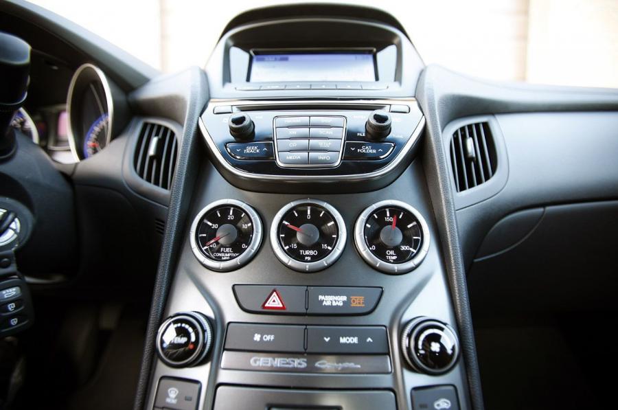  Hyundai Genesis Coupe 2013 года  (фото 14 из 76)